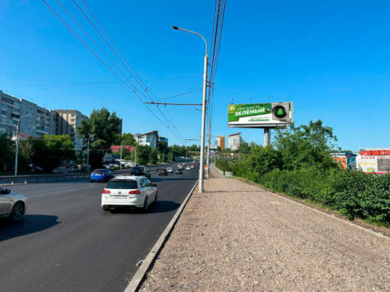 Белинского, 1, на противоположной стороне дороги