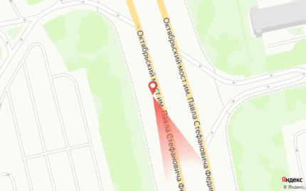 Остров Татышева, 50 м от разделительного островка въезда с острова на правый берег