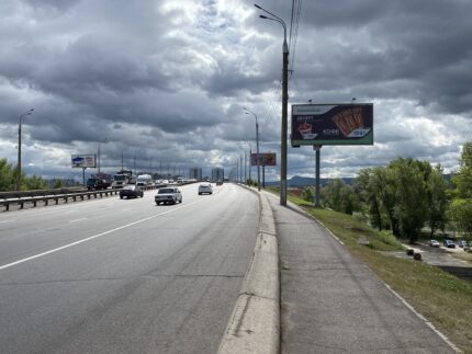 Остров Татышев, 140 м до мостового сооружения при движении на правый берег