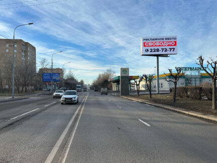 Свердловская 33, на противоположной стороне дороги