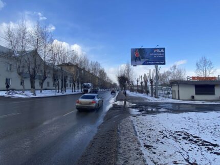 Свердловская, напротив здания по пер. Водометному 2