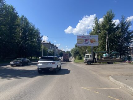 Свердловская, 49 на противопоожной стороне дороги